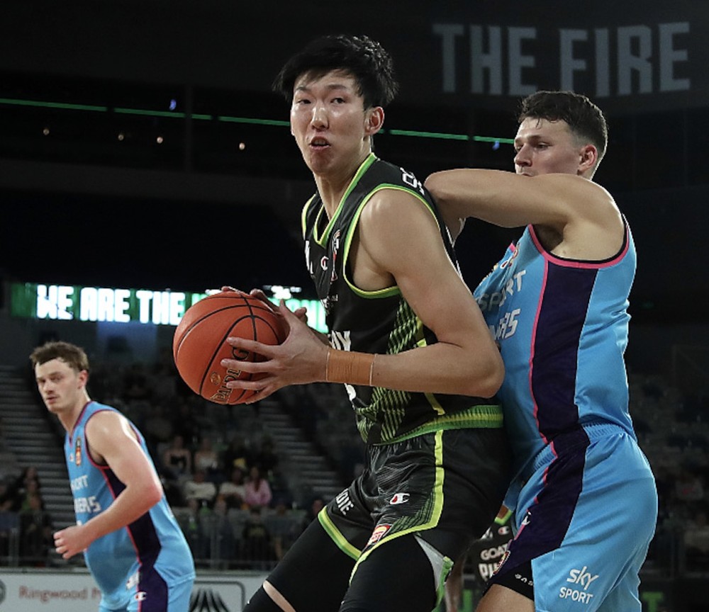 九游体育-金州勇士训练开放日；今晨状态回暖引欢呼；欧篮联在即；身体对抗强度拉满的简单介绍